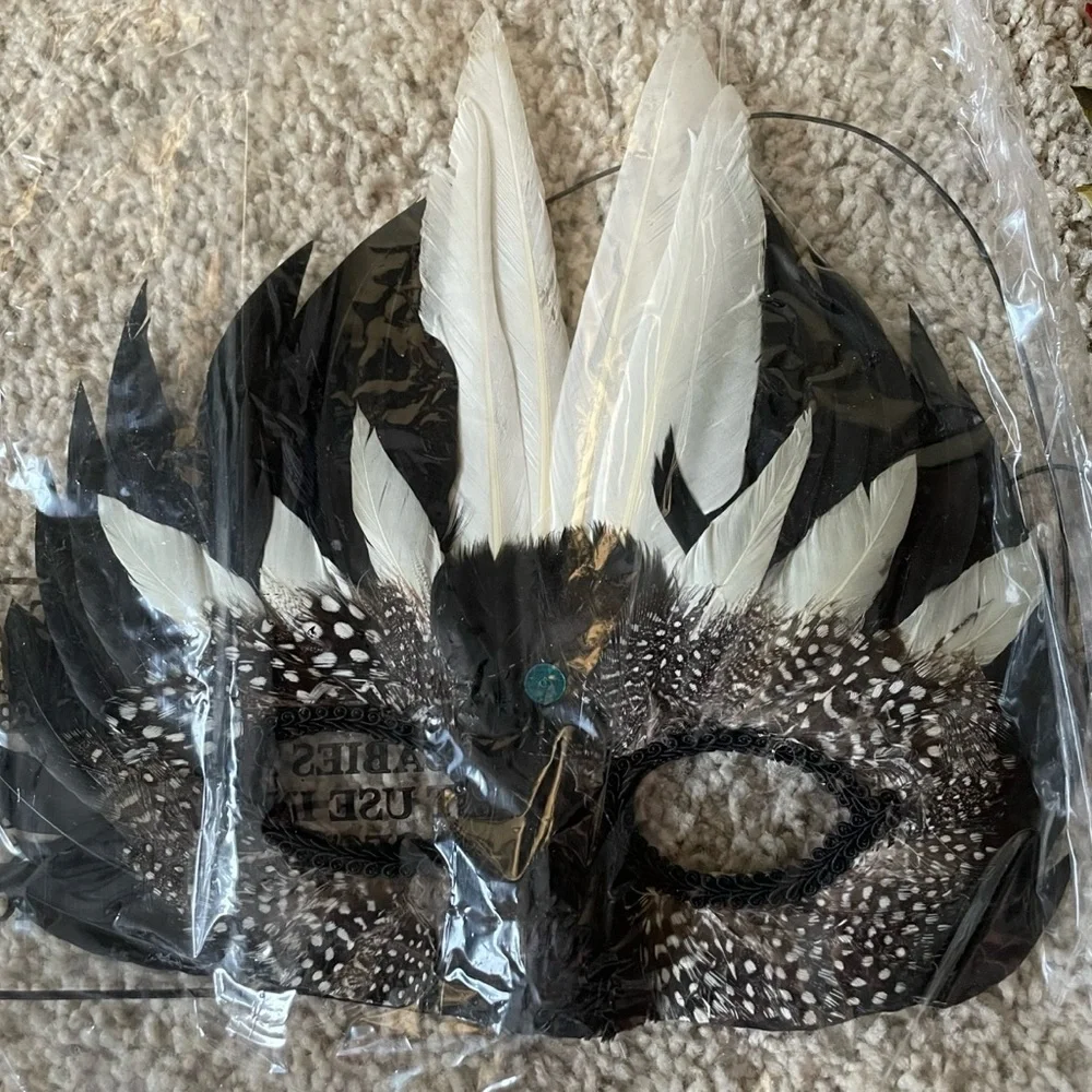 Lot of 11 Bloomingdale’s Colorful Feathered Masquerade Masks NWOT